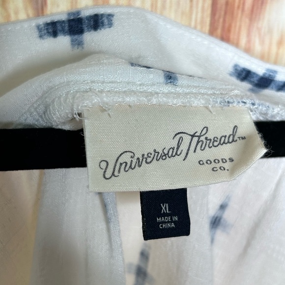 Universal Threads Co Too with Butterfly Sleeves Size XL Navy and White - Picture 4 of 4